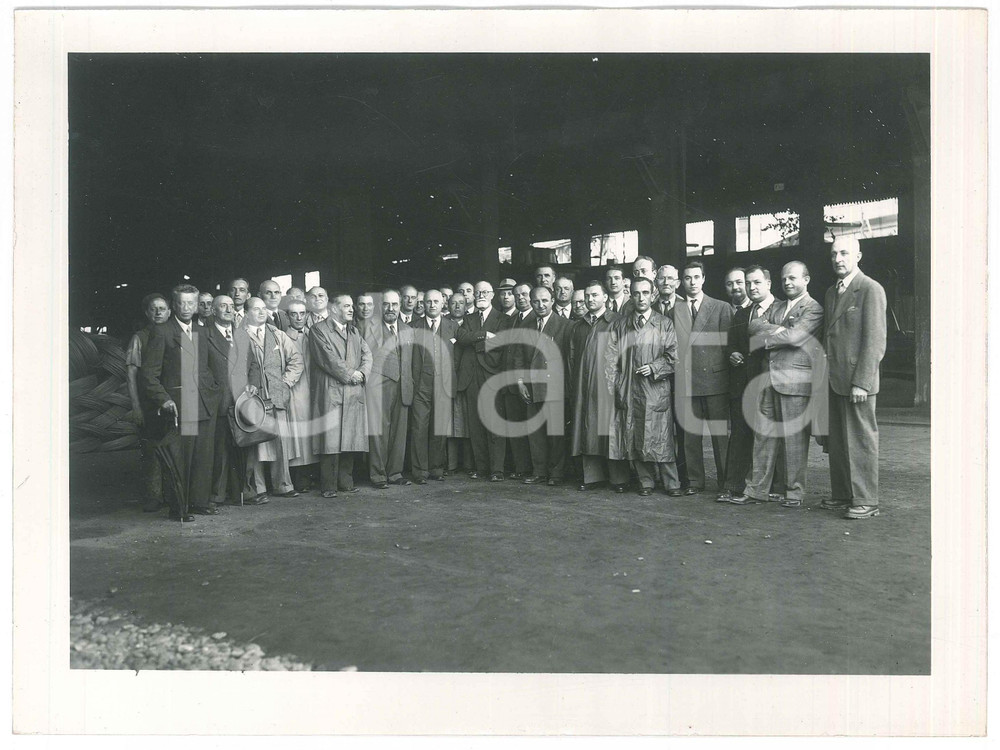 Fotografia d epoca originale 1948 LECCO Acciaieria CALEOTTO  Dirigenti e maestranze 2 Foto gruppo 24x18 1