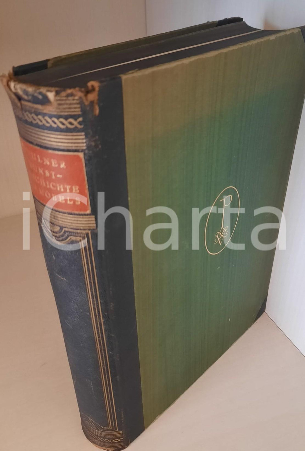 1927 Adolf FEULNER Kunstgeschichte des Möbels *Berlin Propyläen-Verlag Legatura editoriale in mezza pelle, titoli e decorazione in oro al piatto e al dorso.Numerose illustrazioni nel testo e tavole fuori testo.EDITORE: Berlin - Propyläen-VerlagPAGINE: 654 CONDIZIONI:FAIR/discreto buone condizioni interne, ma rosure e tracce d'uso alla copertaFORMATO: 20x27 cm originale e autentica 1