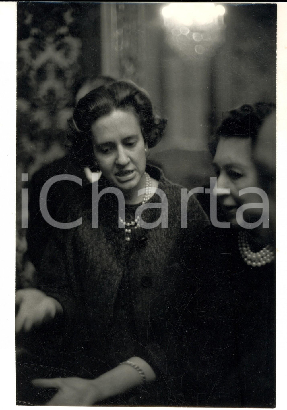 Fotografia d epoca originale 1960 ca BELGIO Regina Fabiola durante una discussione Foto 17x25 2 1