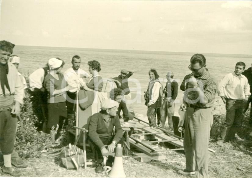 Fotografia d epoca originale 1962 LE PRIGIONIERE ISOLA DEL DIAVOLO Domenico PAOLELLA Piero NUCCORINI Foto 2 1