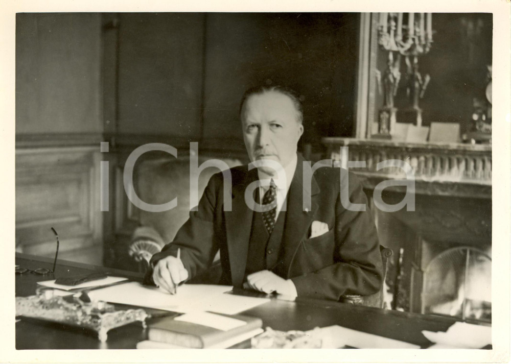 Fotografia d epoca originale 1939 PARIS Ambassador Eric PHIPPS at his office before leaving FRANCE Photo 2 1