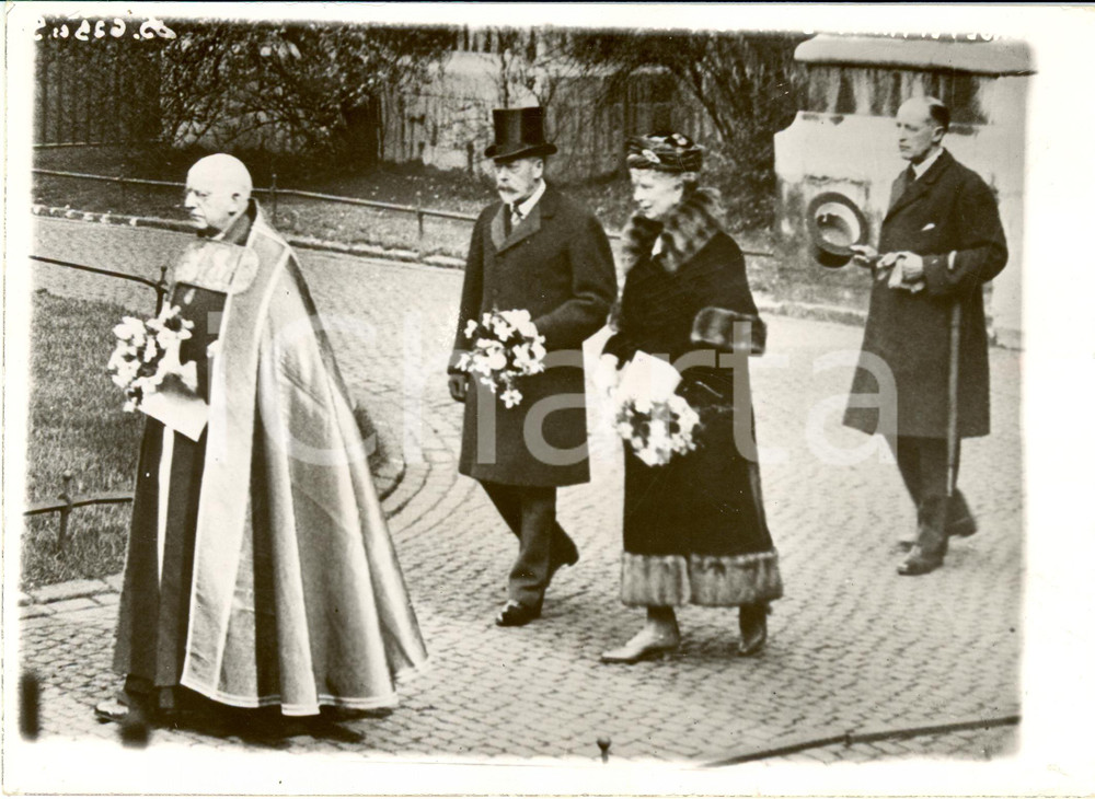 Fotografia d epoca originale 1930 ca LONDON King George V Queen Mary of TECK leaving the cathedral Photo 2 1