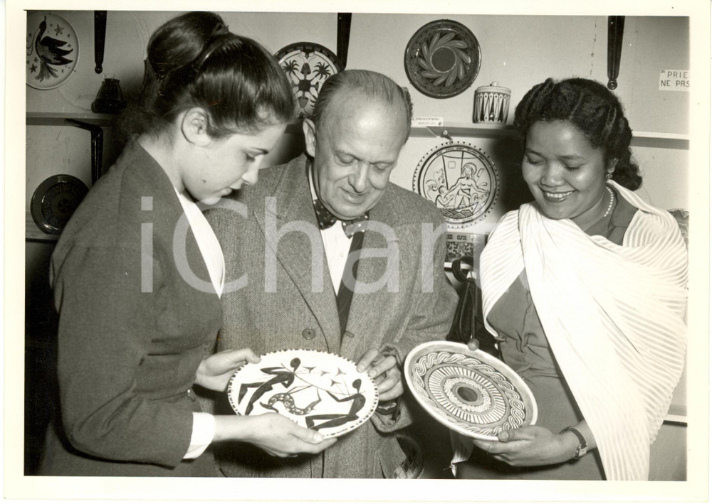 Fotografia d epoca originale 1950 ca PARIGI Ambasciatore Pietro QUARONI visita Ecole d Art Italienne Foto 1