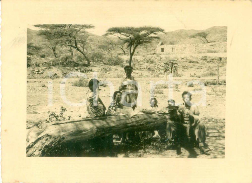 Fotografia d epoca originale 1936 CHEREN ERITREA AOI Picnic di una famiglia di coloni Fotografia cm 11 x 8 1