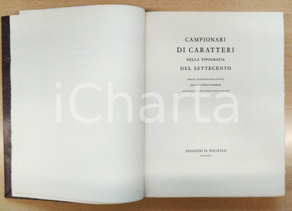 1963 Jeanne VEYRIN-FORRER Caratteri nella tipografia del Settecento POLIFILO Pubblicazione con copertina flessibile e velina di protezione.TITOLO COMPLETO: Campionari di caratteri nella tipografia del SettecentoEDITORE: Il Polifilo - Milano COLLANA: Documenti sulle arti del libro II PAGINE: 181CONDIZIONI:FAIR/discreto Lievi segni d'usoFORMATO: 26x32 cm originale e autentica 1