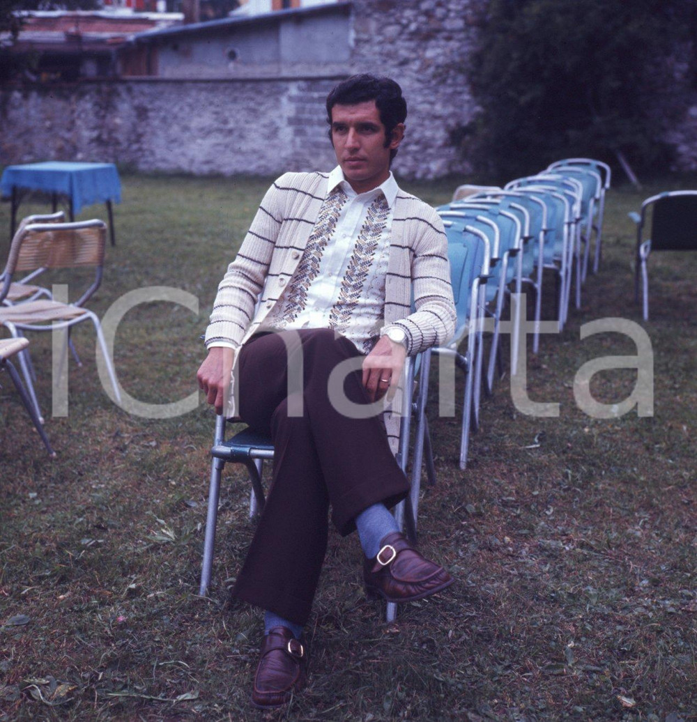 1971 Alberto BIGON Relax dopo il campionato  DIAPOSITIVA ORIGINALE 1 Diapositiva originale a colori su pellicola.  E' SEVERAMENTE VIETATA LA RIPRODUZIONE.TUTTI I DIRITTI SONO RISERVATI.ICharta mette in vendita, sul negozio eBay e in esclusiva sul sito "icharta" il proprio archivio composto da numerose diapositive e negativi fotografici d'epoca, tutti originali e autentici.Si tratta di uno sguardo inedito sull'attualità, la politica, la vita quotidiana, il gossip e la cultura, che fotografa il cambiamento della nazione (e non solo) tra il 1890 ed il 1990 circa. Un'occasione unica per il mercato del collezionismo, che vede finalmente disponibile un archivio eccezionale per vastità, tematiche e condizioni, in un settore (il negativo fotografico e la diapositiva) di assoluta novità e dalle interessanti prospettive di investimento. CONDIZIONI:FAIR/discretoFORMATO: cm 6 x 6 originale e autentica 1