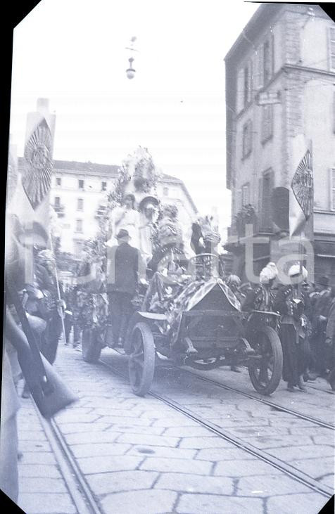 Fotografia d epoca originale 1915ca MILANO Carro di corteo carnevalesco 1