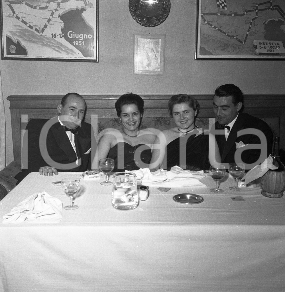 1953  BRESCIA veglia danzante all'Albergo del Gambero NEGATIVO ORIGINALE 1 Negativo originale in bianco e nero su pellicola.  E' SEVERAMENTE VIETATA LA RIPRODUZIONE.TUTTI I DIRITTI SONO RISERVATI.ICharta mette in vendita, sul negozio eBay e in esclusiva sul sito "icharta" il proprio archivio composto da numerose diapositive e negativi fotografici d'epoca, tutti originali e autentici.Si tratta di uno sguardo inedito sull'attualità, la politica, la vita quotidiana, il gossip e la cultura, che fotografa il cambiamento della nazione (e non solo) tra il 1890 ed il 1990 circa. 0 Un'occasione unica per il mercato del collezionismo, che vede finalmente disponibile un archivio eccezionale per vastità, tematiche e condizioni, in un settore (il negativo fotografico e la diapositiva) di assoluta novità e dalle interessanti prospettive di investimento. CONDIZIONI:FAIR/discretoFORMATO: cm 6 x 6 originale e autentica 1