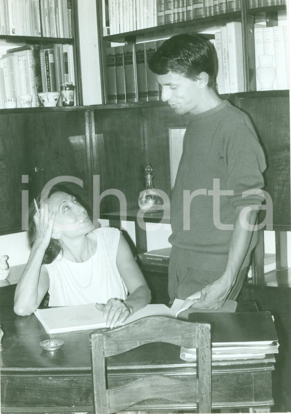 Fotografia d epoca originale 1965 ca ROMA Maria CUMANI Alessandro QUASIMODO in casa via CAPO LE CASE Foto 1