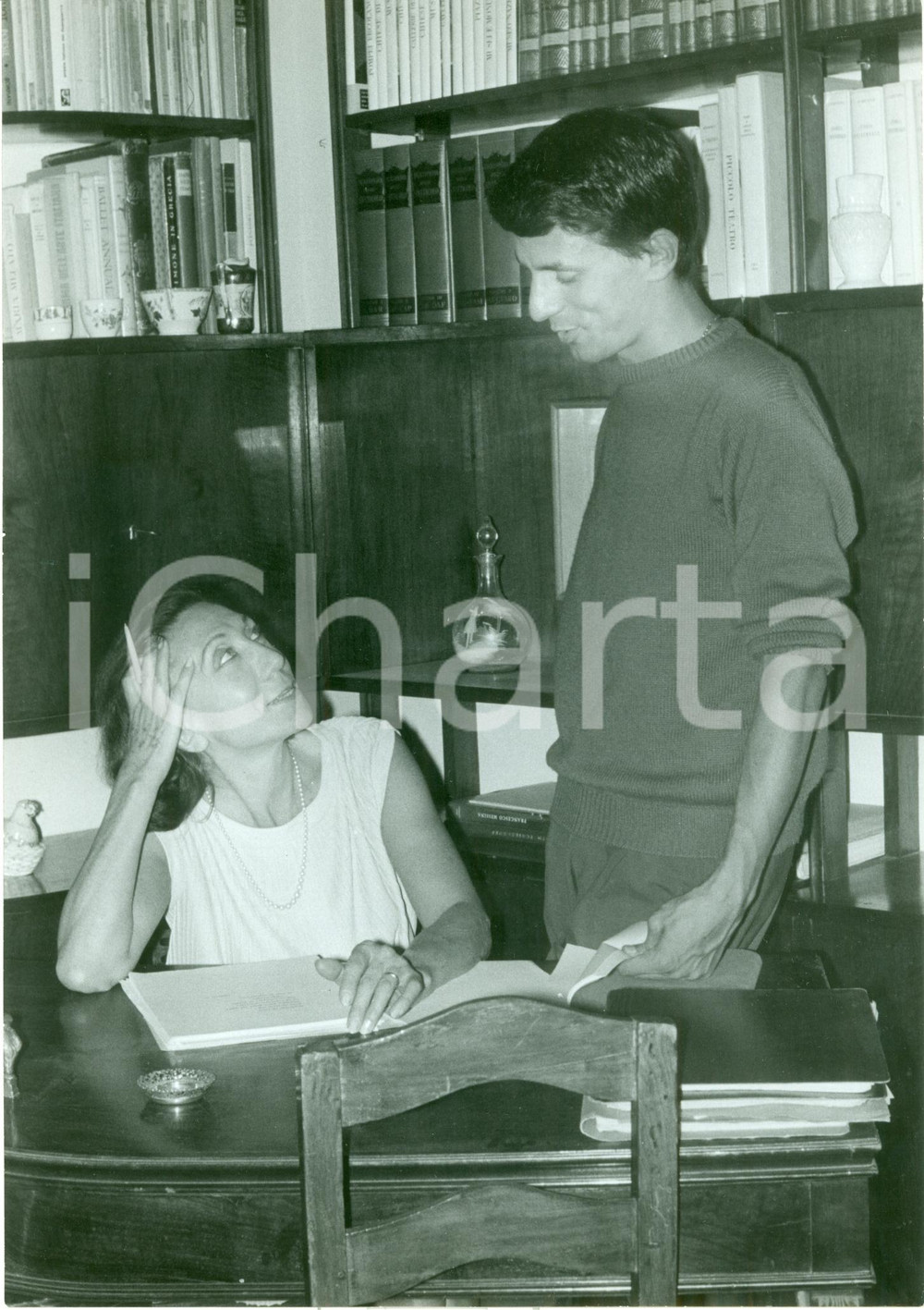 Fotografia d epoca originale 1965 ca ROMA Maria CUMANI Alessandro QUASIMODO in casa via CAPO LE CASE Foto 1