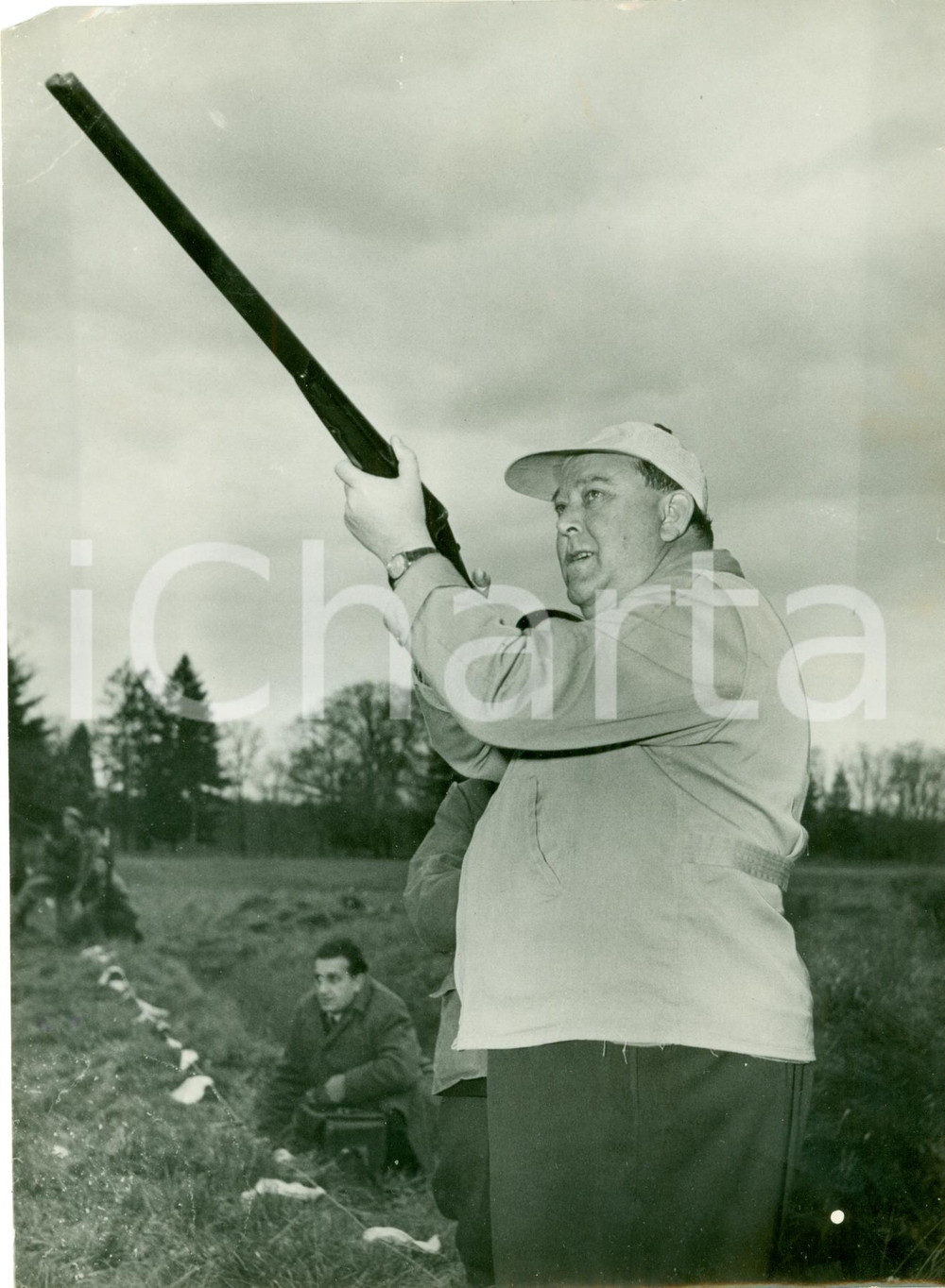 Fotografia d epoca originale 1951 RAMBOUILLET F Segretario ONU Trygve LIE spara con il fucile Fotografia 1