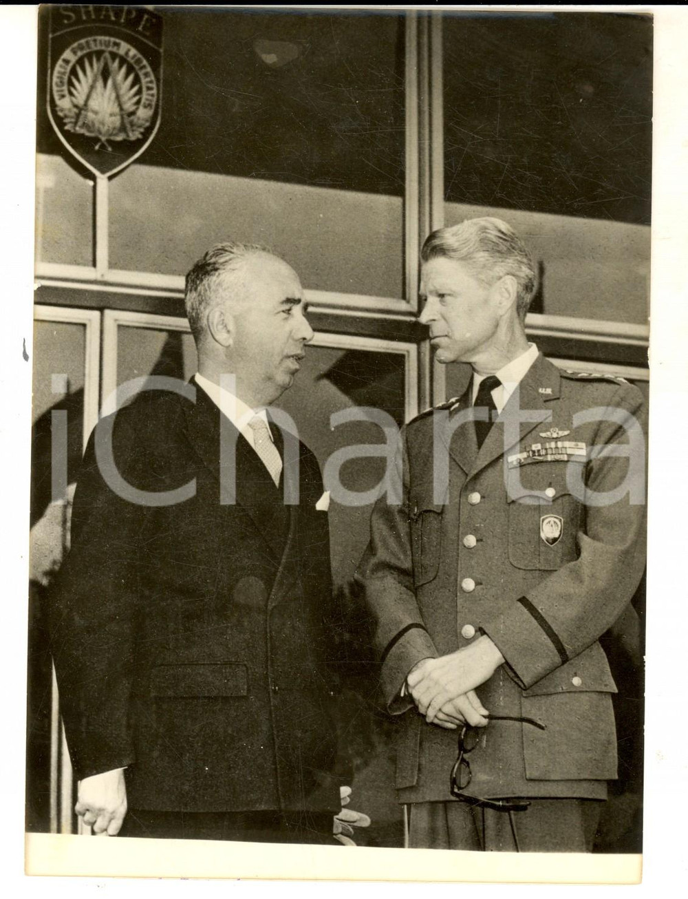 Fotografia d epoca originale 1955 PARIS NATO SHAPE Paolo Emilio TAVIANI con il generale Lauris NORSTAD Foto 1