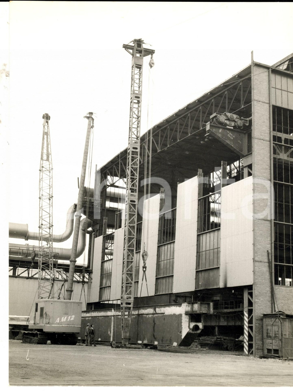 Fotografia d epoca originale 1956 GENOVA Cantieri ANSALDO con escavatore AM 12 all esterno Foto 18x24 1
