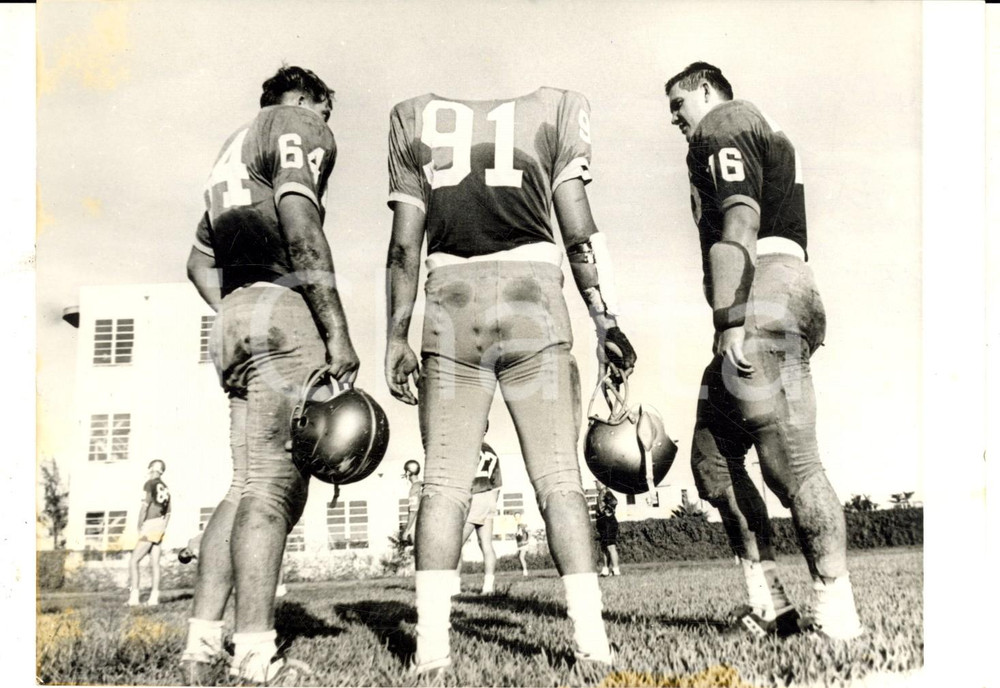 Fotografia d epoca originale 1967 MIAMI RUGBY Giocatore senza testa per effetto ottico Foto CURIOSA 3 1