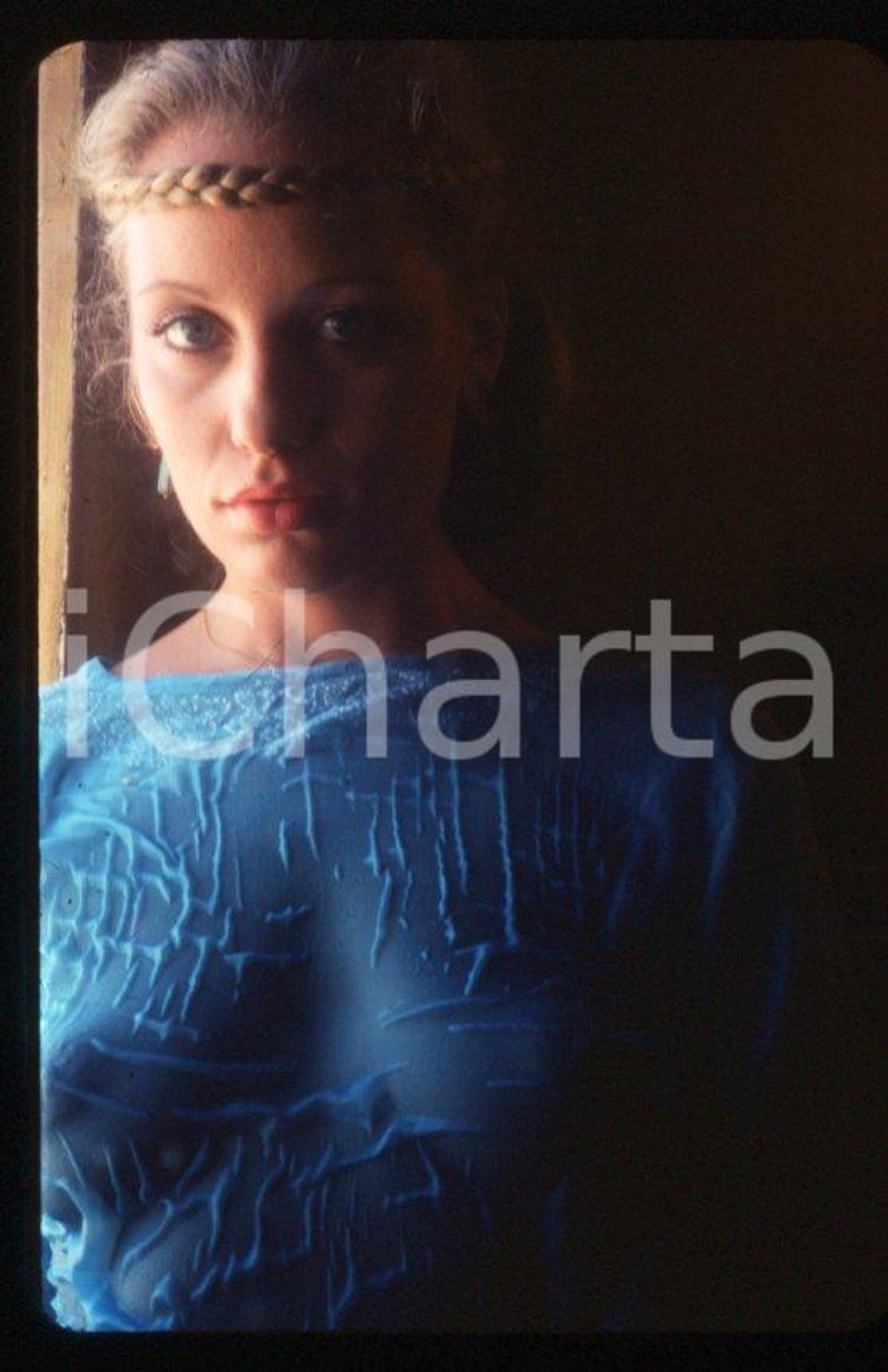 1975 USA LONG BEACH donna con maglia foto erotica 35mm vintage slide Diapositiva originale a colori, in formato 35 mm.Per i diritti rivolgersi a ICharta.ICharta mette in vendita, sul negozio eBay e in esclusiva sul sito "icharta" il proprio archivio composto da numerose diapositive e negativi fotografici d'epoca, tutti originali e autentici.Si tratta di uno sguardo inedito sull'attualità, la politica, la vita quotidiana, il gossip e la cultura, che fotografa il cambiamento della nazione (e non solo) tra il 1890 ed il 1990 circa. Un'occasione unica per il mercato del collezionismo, che vede finalmente disponibile un archivio eccezionale per vastità, tematiche e condizioni, in un settore (il negativo fotografico e la diapositiva) di assoluta novità e dalle interessanti prospettive di investimento. CONDIZIONI:FAIR/discretoFORMATO: 35mm originale e autentica 1