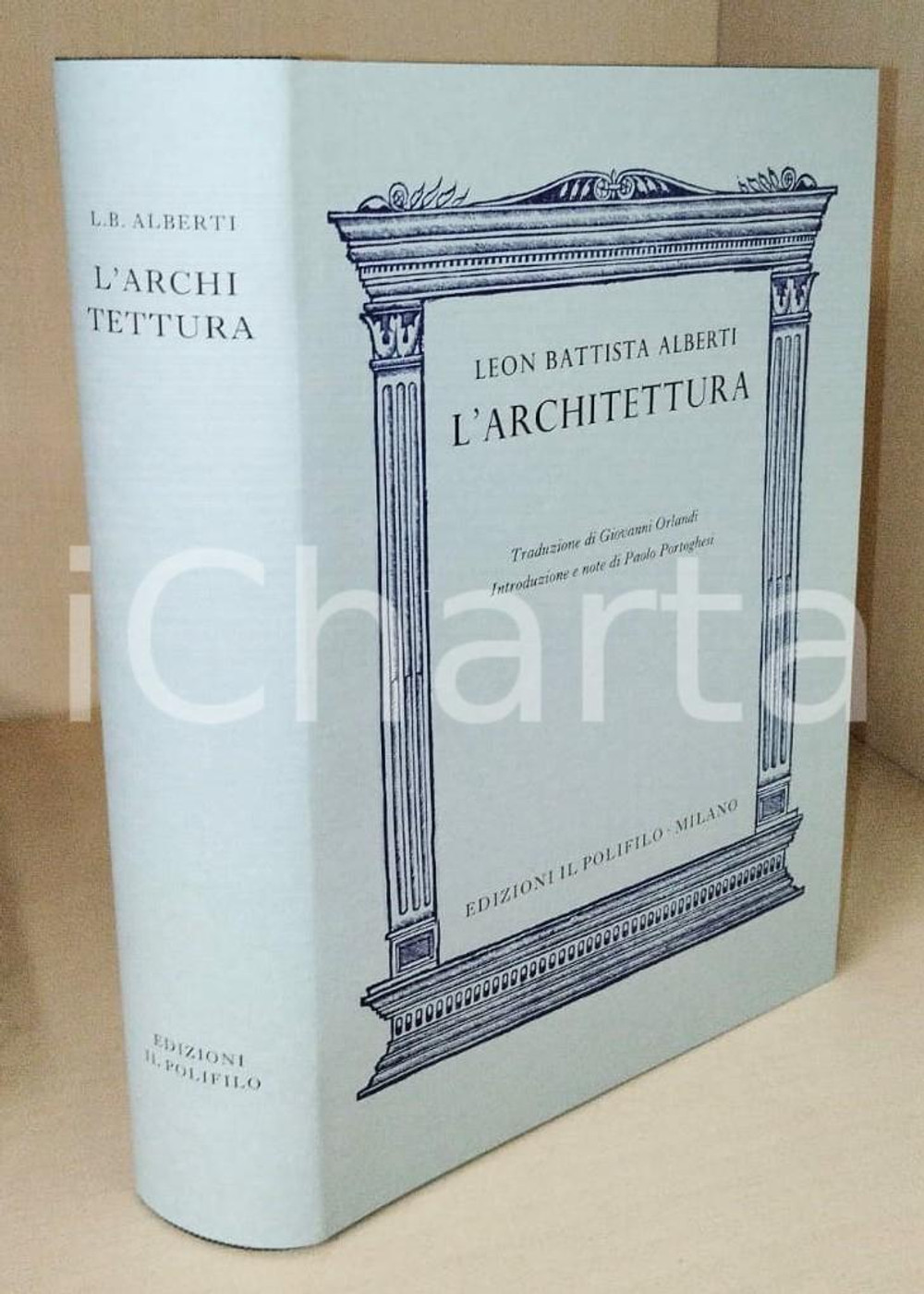 1989 Leon Battista ALBERTI L'architettura - Edizioni IL POLIFILO (1) Pubblicazione con copertina rigida e sovraccoperta.Introduzione e note di Paolo Portoghesi.EDITORE: Edizioni Il Polifilo PAGINE: 580CONDIZIONI:FAIR/discreto Lievi segni d'usoFORMATO: 17x25 cm originale e autentica 1