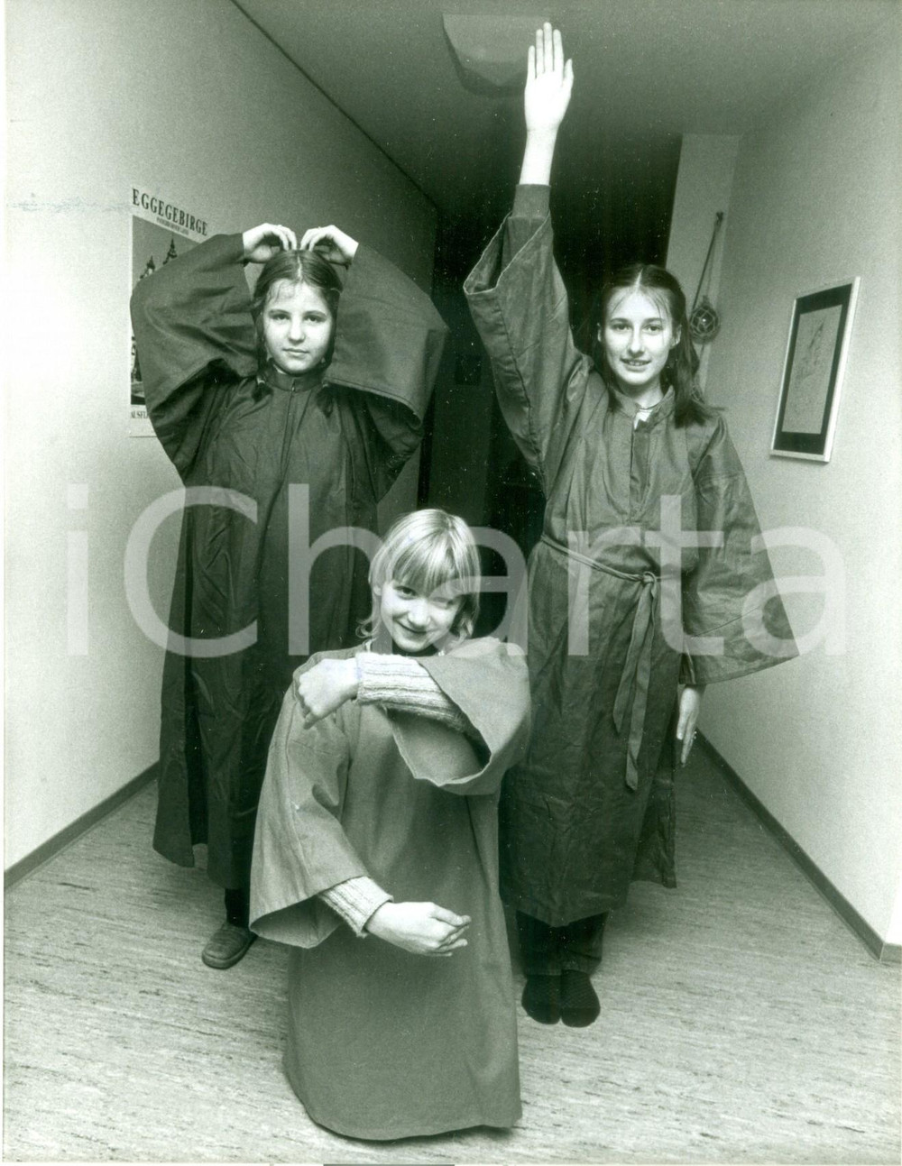 Fotografia d epoca originale 1981 SCHLOSS HAMBORN Alunne della WALDORFSCHULE si esercitano nell euritmia 2 1