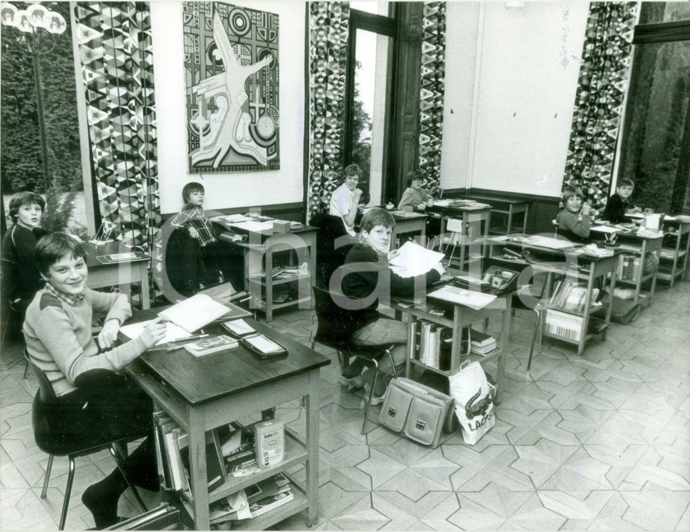 Fotografia d epoca originale 1981 BAD GODESBERG Aula ALOYSIUSKOLLEG nel salone di un antica casa 1