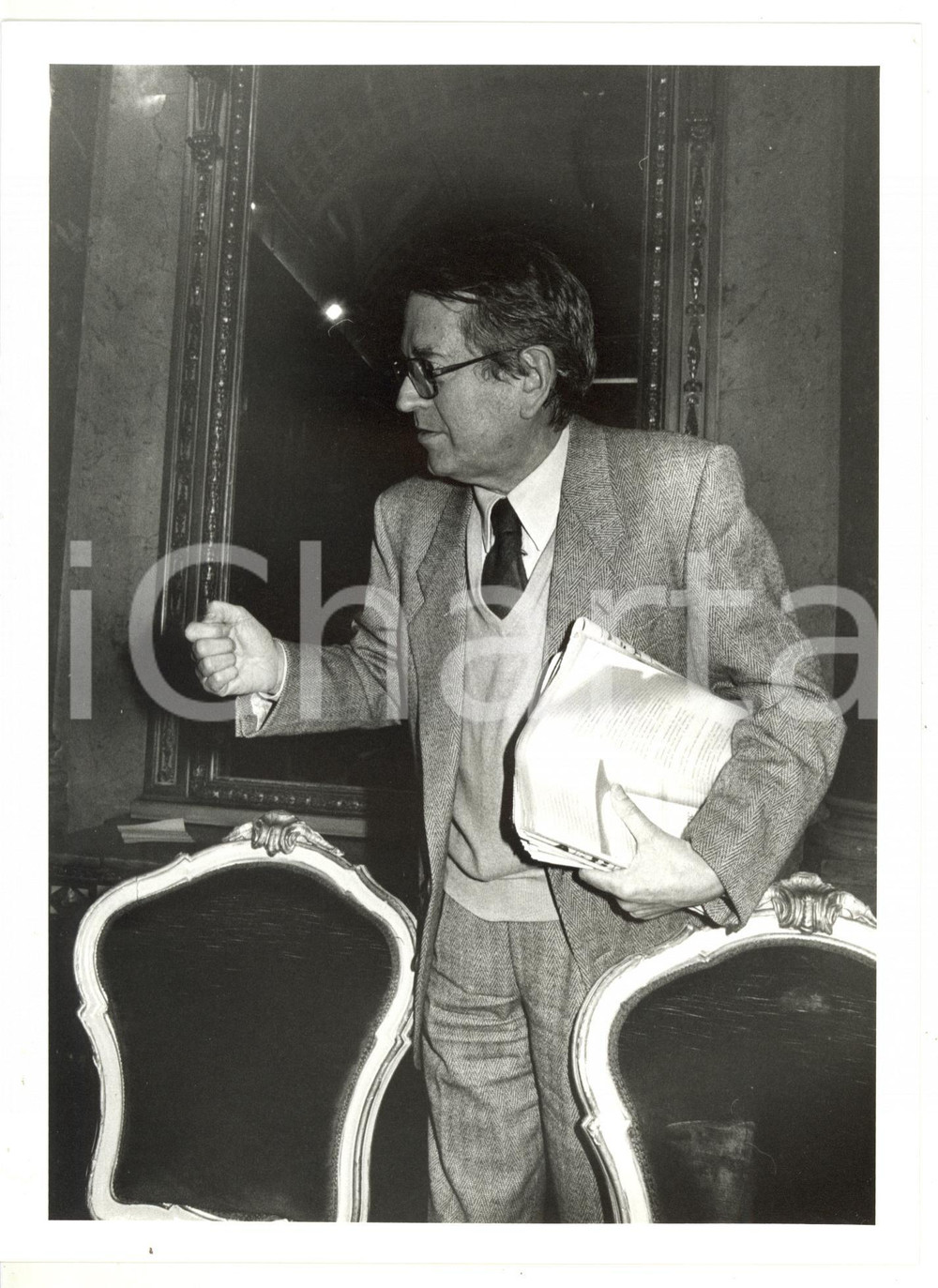 1985 ca MILANO Circolo della Stampa - Giornalista Lamberto SECHI (3) Fotografia di agenzia. CONDIZIONI: GFORMATO: 18x24 cm  originale e autentica 1