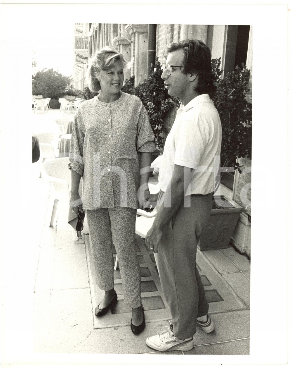 1985 ca VENEZIA Ciga Hotels - Kathleen TURNER con il marito Jay WEISS (2) - Foto Fotografia di agenzia. CONDIZIONI: GFORMATO: 20x25 cm  originale e autentica 1