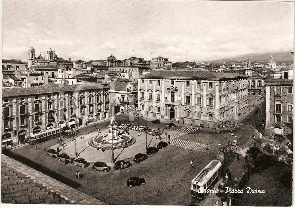 Cartolina originale da collezione 1957 CATANIA Piazza DUOMO con fontana e Palazzo ELEFANTI ANIMATA FG VG 1