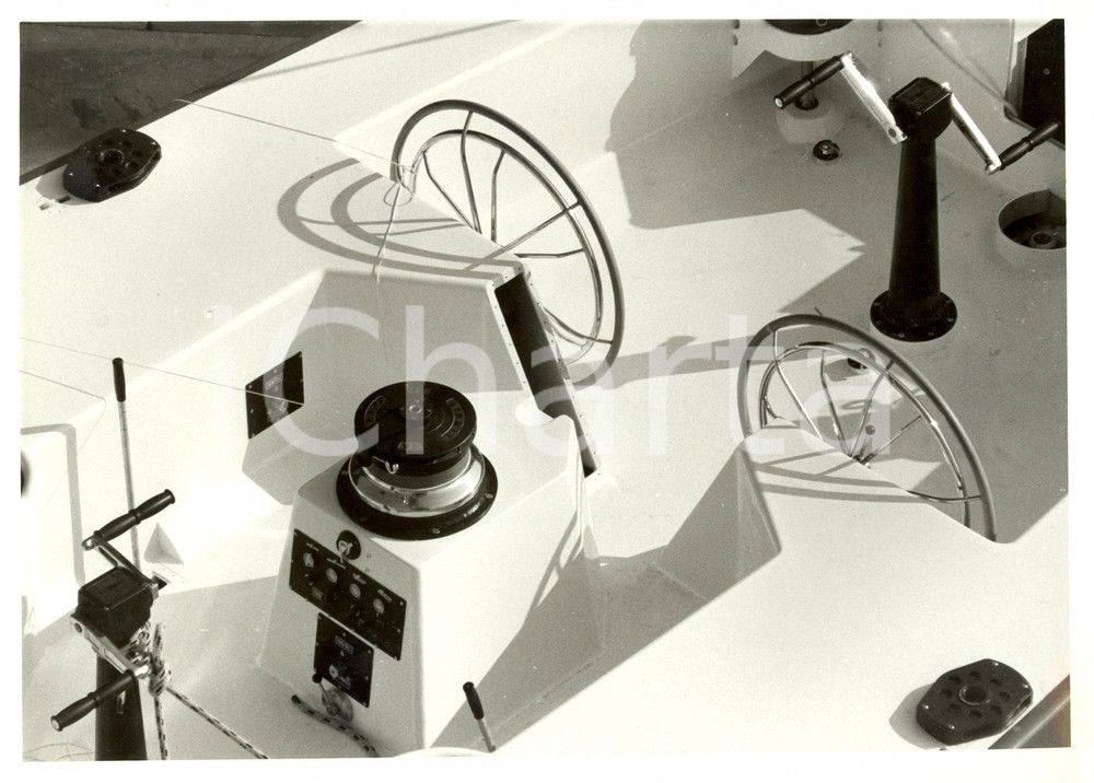 Fotografia d epoca originale 1985 VENEZIA Varo AZZURRA II Plancia dell imbarcazione SAILING REGATTA Foto 1