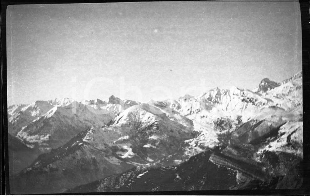 1922 PIEMONTE Panorama delle valli di Lanzo *NEGATIVO ORIGINALE cm 6x4 Negativo originale in bianco e nero (su pellicola), in formato cm 6 x 4E' severamente vietata la riproduzione. Tutti i diritti sono riservati. ICharta mette in vendita, sul negozio eBay e in esclusiva sul sito "icharta" il proprio archivio composto da numerose diapositive e negativi fotografici d'epoca, tutti originali e autentici, che attraversano la storia del costume italiano tra gli la fine degli anni Sessanta e Novanta.Si tratta di uno sguardo inedito sull'attualità, la politica, la vita quotidiana, il gossip e la cultura, che fotografa il cambiamento della nazione in quest'ultimo scorcio del XX secolo. Un'occasione unica per il mercato del collezionismo, che vede finalmente disponibile un archivio eccezionale per vastità, tematiche e condizioni, in un settore (il negativo fotografico e la diapositiva) di assoluta novità e dalle interessanti prospettive di investimento. CONDIZIONI:FAIR/discretoFORMATO: cm 6 x 4 originale e autentica 1