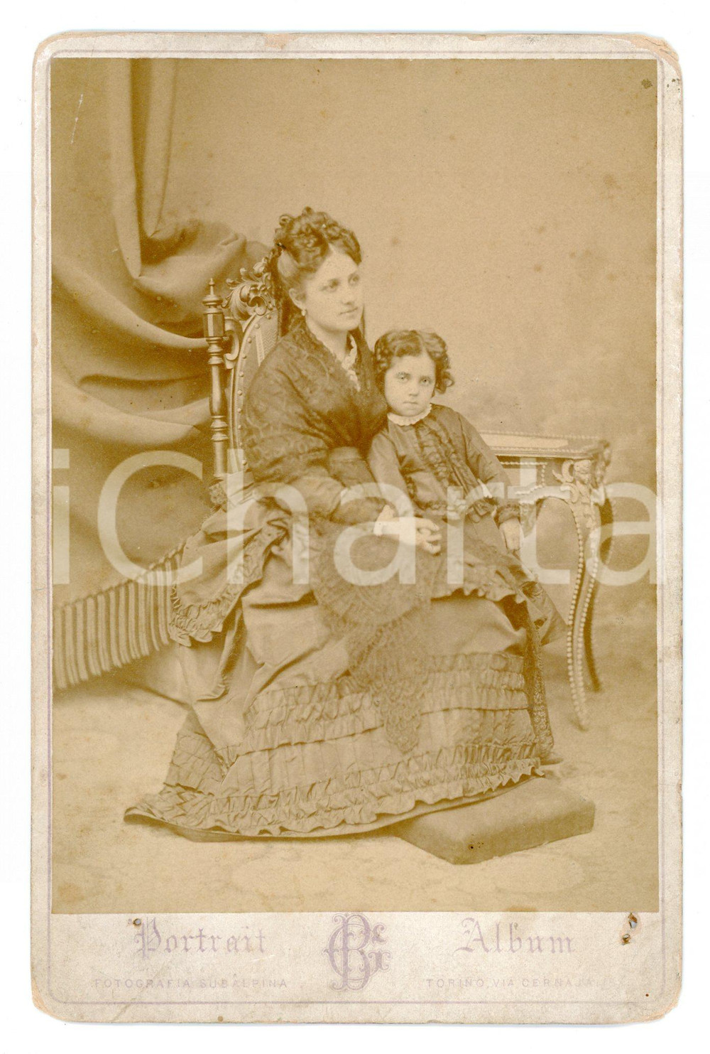 1890 ca TORINO Mamma con figlio - Fotografia subalpina G. B. BERRA Fotografia d'epoca montata su cartoncino.FOTOGRAFO: Fotografia subalpina G. B. Berra - Torino CONDIZIONI:VERY POOR/gravemente danneggiato bruniture diffuse, abrasioni agli angoli, forellini da affissioneFORMATO: 11x16  cm originale e autentica 1