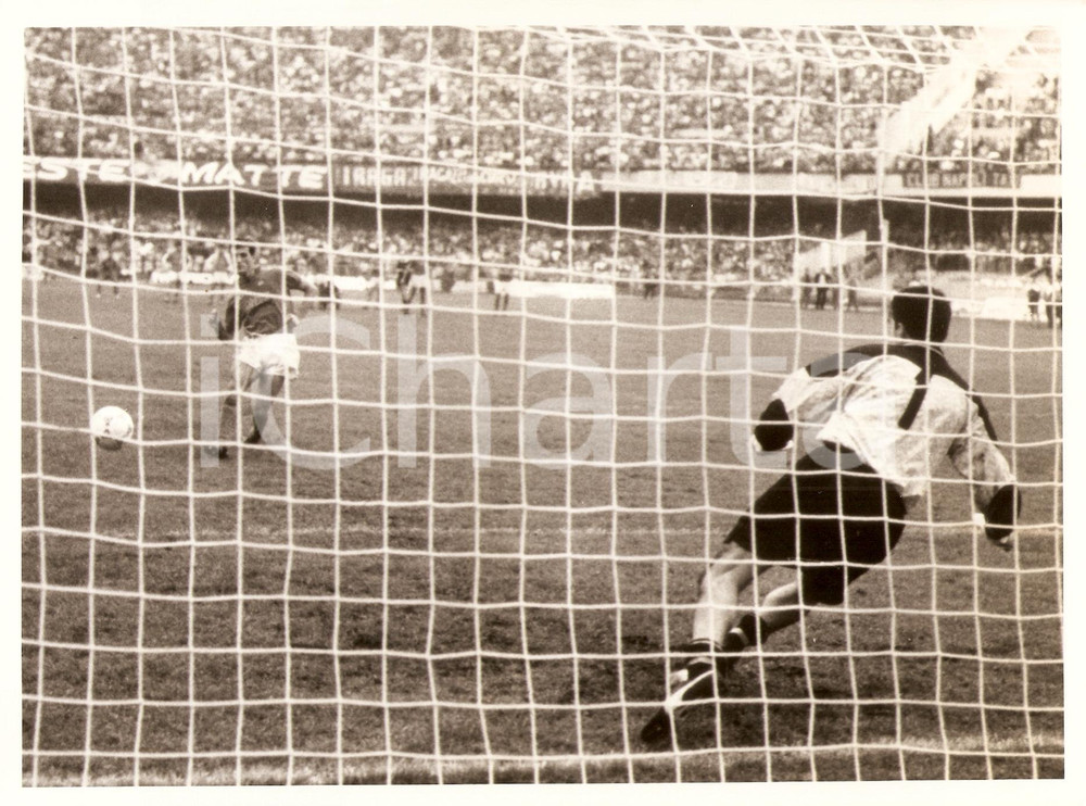 Fotografia d epoca originale 1989 NAPOLI Calcio UEFA Ciro FERRARA segna rigore vs SPORTING LISBONA Foto 1