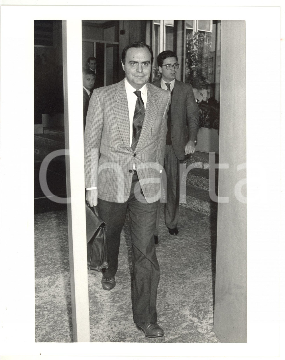 1990 ca ASSOLOMBARDA Ritratto del giornalista Bruno VESPA (5) *Foto 20x25 cm Fotografia di agenzia. CONDIZIONI: GFORMATO: 20x25 cm  originale e autentica 1