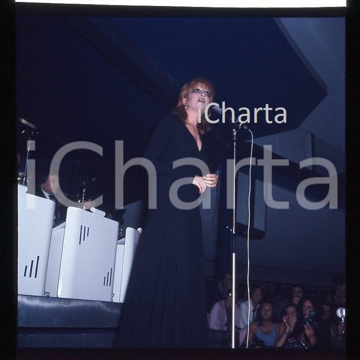 Fotografia d epoca originale 6X6cm NEGATIVO ORIGINALE  1975 circa MINA in concerto autentico VINTAGE 1