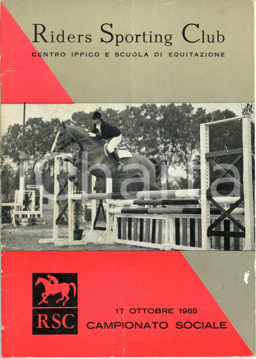 1965 RSC Campionato sociale Riders Sporting Club - Centro ippico - Pubblicazione Pubblicazione d'epoca. PAGINE: 14CONDIZIONI:VERY POOR/gravemente danneggiato Piegatura centrale, gualciture e abrasione in copertina, brunitureFORMATO: 17x24 cm originale e autentica 1