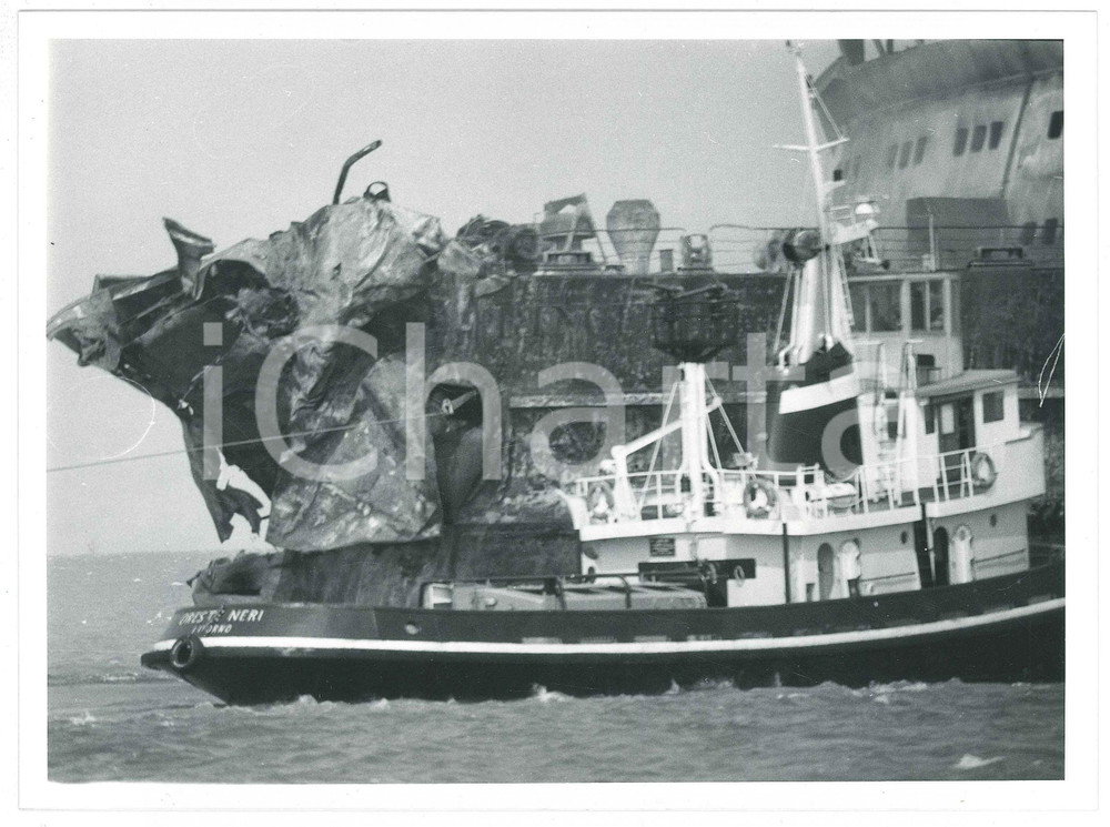 Fotografia d epoca originale 1991 LIVORNO Disastro del MOBY PRINCE Traghetto durante operazioni di traino 2 1