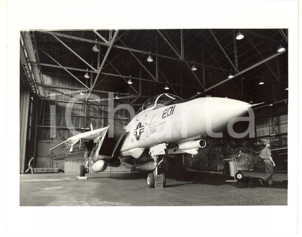 1985 ca AERONAUTICA MILITARE ITALIANA Aereo da combattimento GRUMMAN F-14 TOMCAT Fotografia d'agenzia. CONDIZIONI: GFORMATO: 25x20 cm  originale e autentica 1
