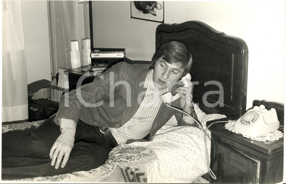 1970 ca TORINO JUVENTUS Gianpietro MARCHETTI al telefono - Foto 30x20 Fotografia d'epoca.CONDIZIONI: G (ma lieve piegatura angolare)FORMATO: 30x20 cm  originale e autentica 1