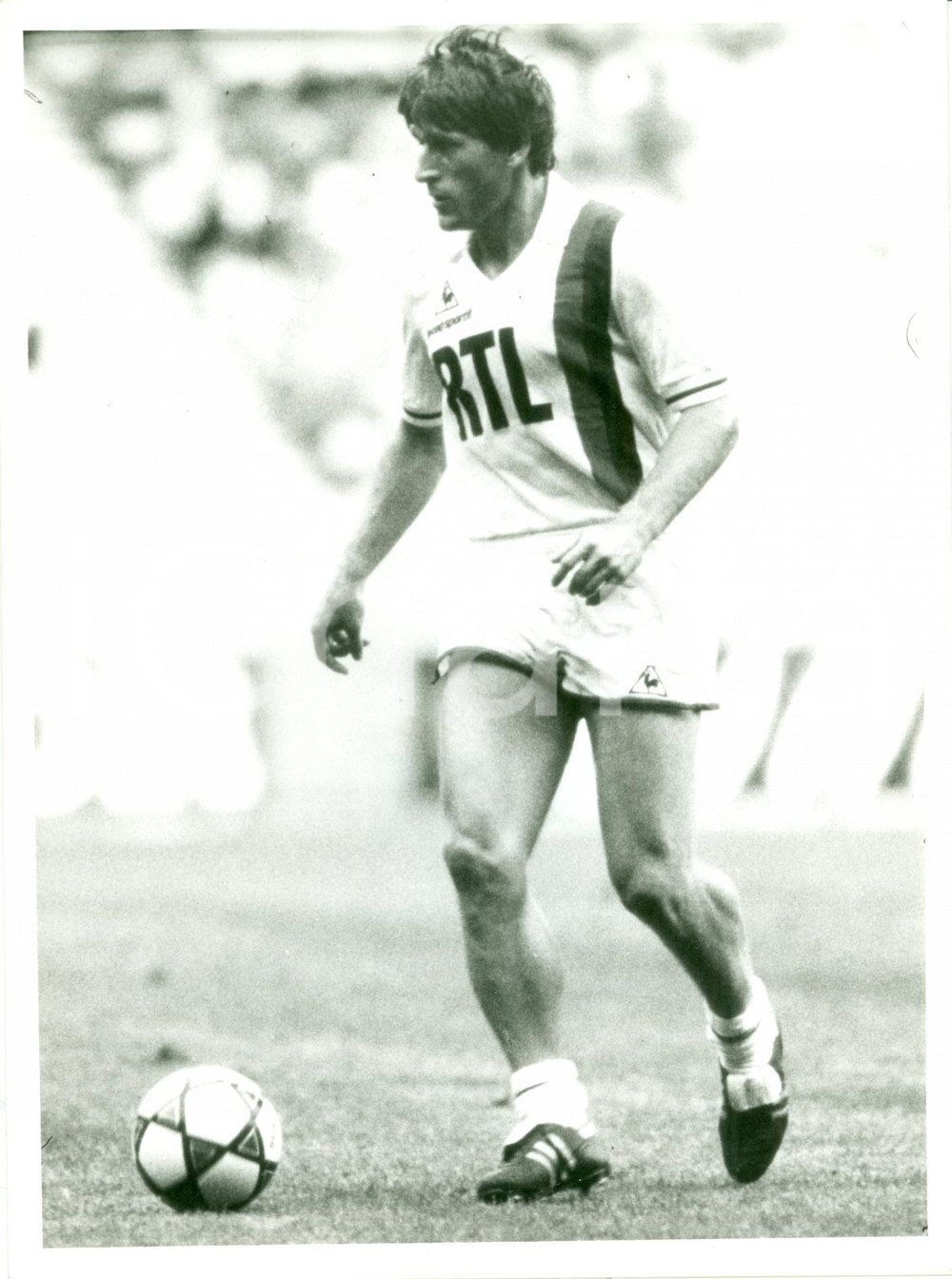 Fotografia d epoca originale 1985 ca FRANCIA Calcio PARIS SAINTGERMAIN Safet SUSIC durante partita Foto 1