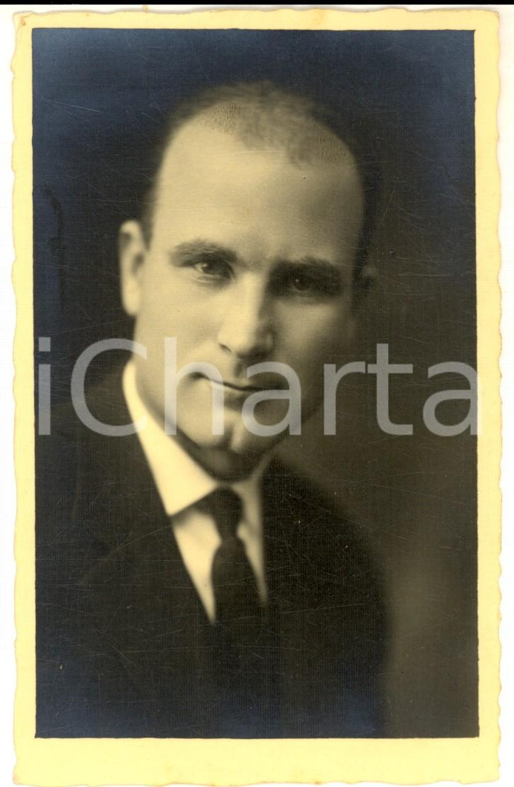 Fotografia d epoca originale 1940 ca ASTI Ritratto maschile con la cravatta Foto cartolina BENASSI 1