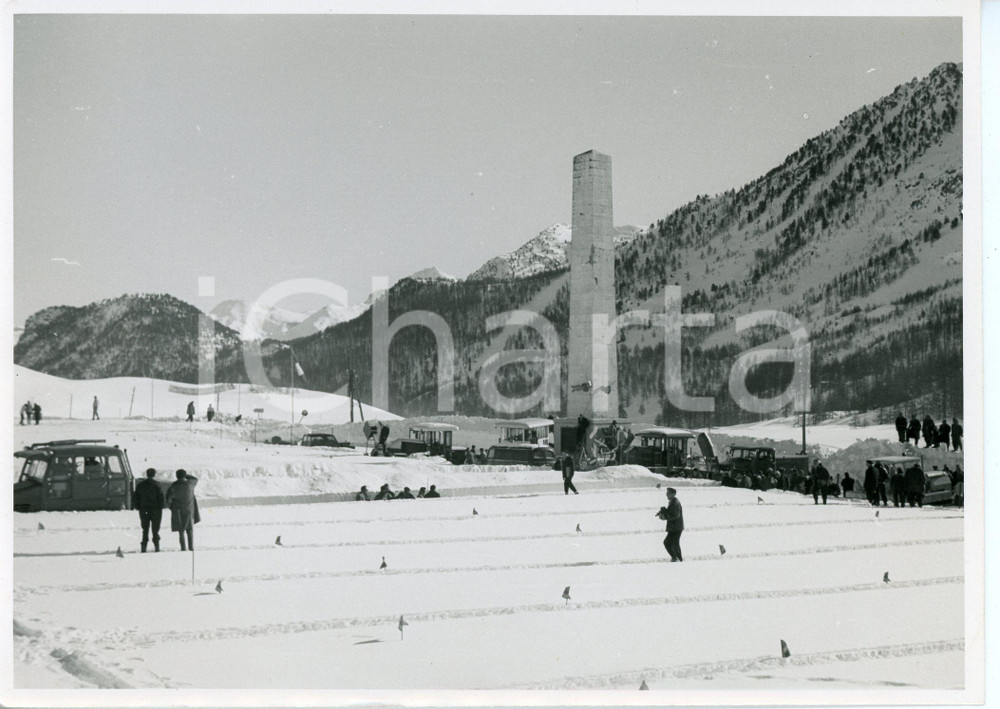1955 ca MONTGENÈVRE Spazzaneve con Obélisque Napoléon - Foto 17x12 cm Fotografia d'epoca. CONDIZIONI:FAIR/discreto Lievi smussature agli angoliFORMATO: 17x12 cm originale e autentica 1