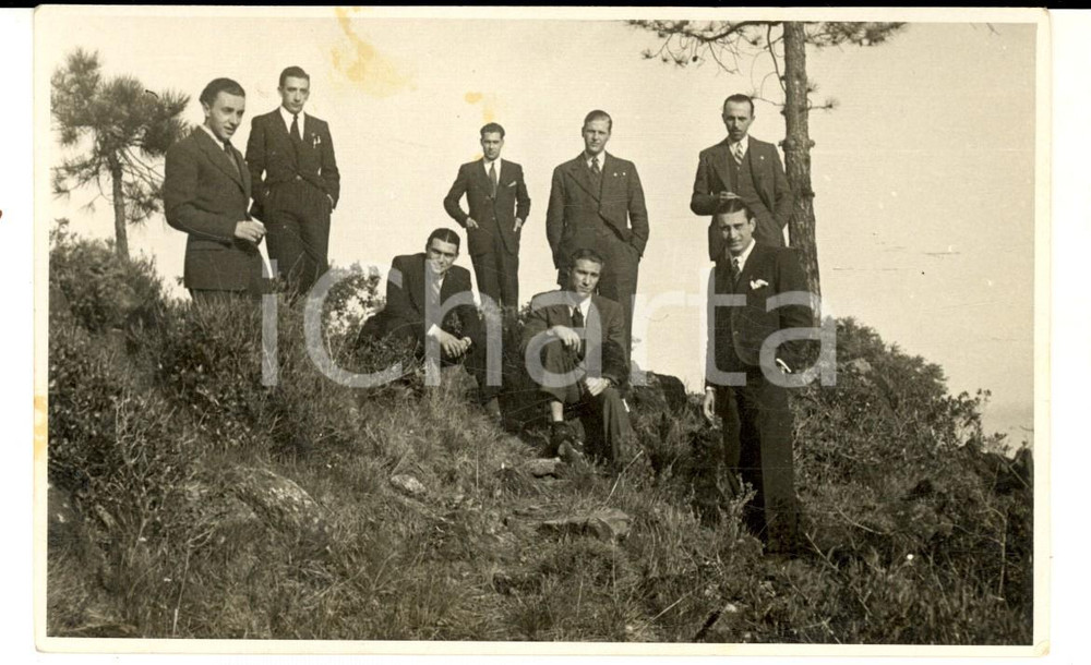 Fotografia d epoca originale 1937 PIANI D INVREA SV Giovani invitati a una cerimonia Foto 13x9 cm 1