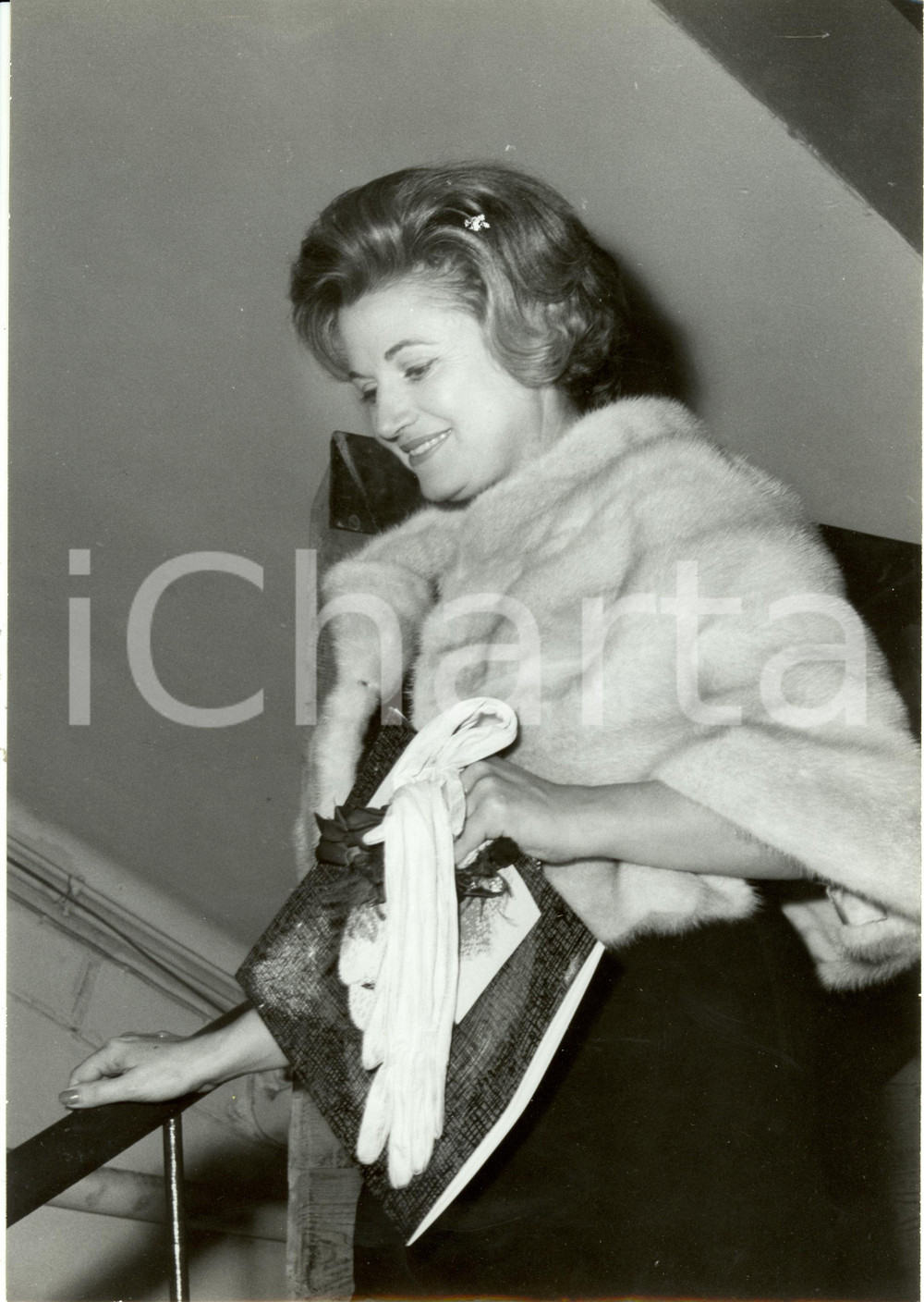 Fotografia d epoca originale 1965 ca PARIS Attrice Micheline SANDRELLE con pellicciotto Foto 4 1