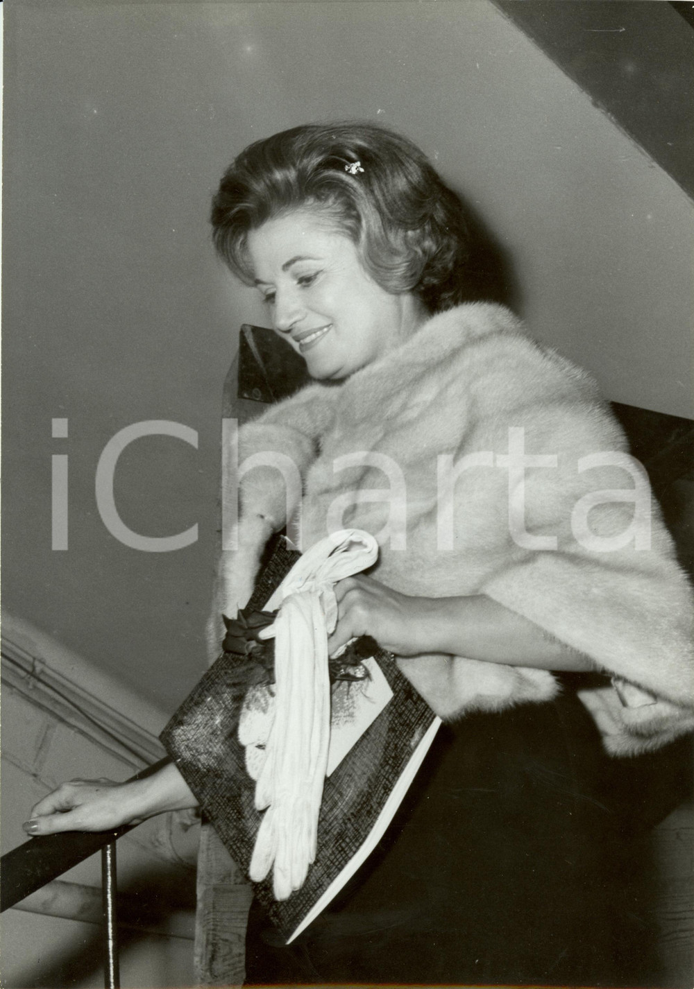 Fotografia d epoca originale 1965 ca PARIS Attrice Micheline SANDRELLE con pellicciotto Foto 3 1