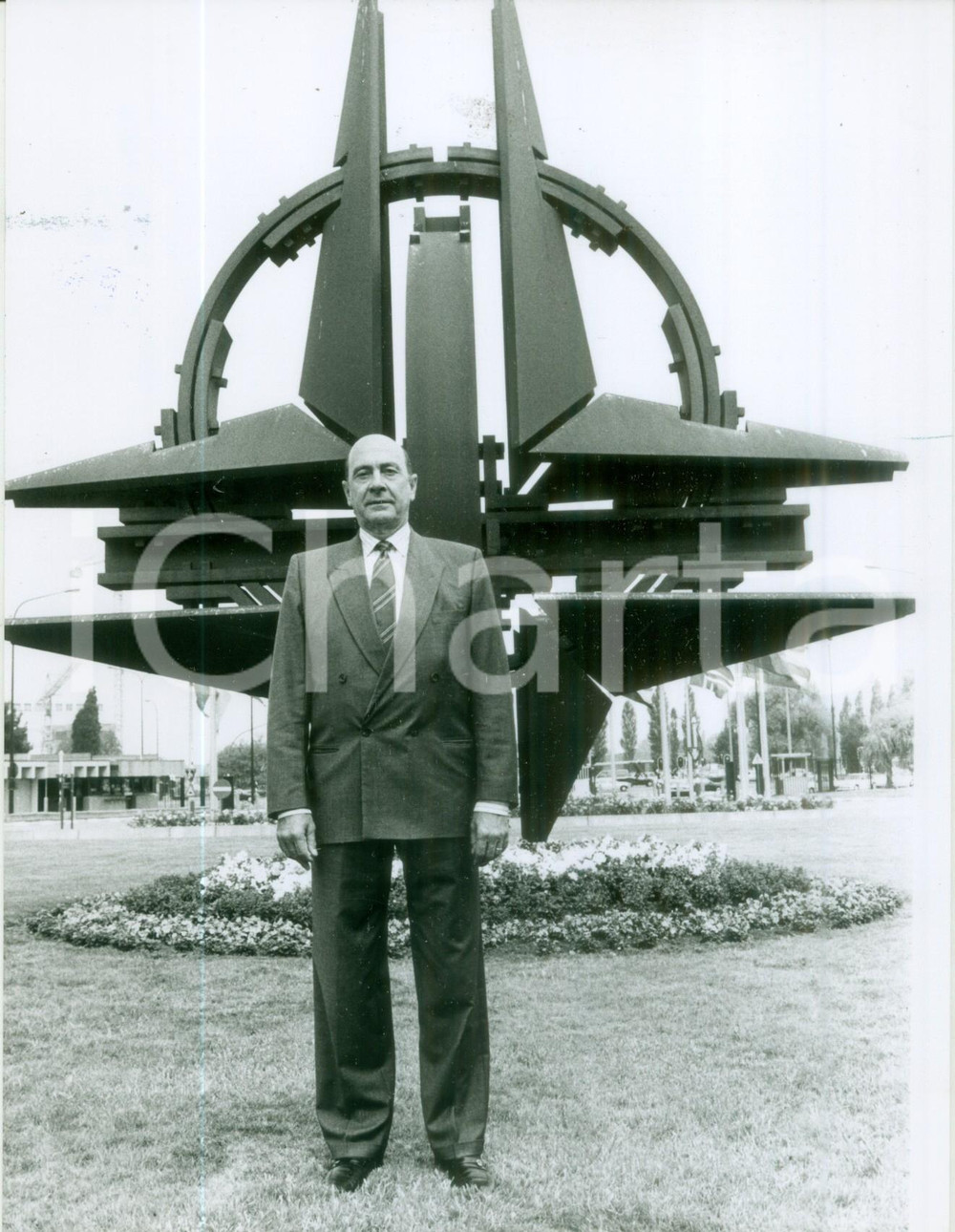 Fotografia d epoca originale 1989 BRUXELLES Manfred WORNER al Quartier Generale NATO Foto 1
