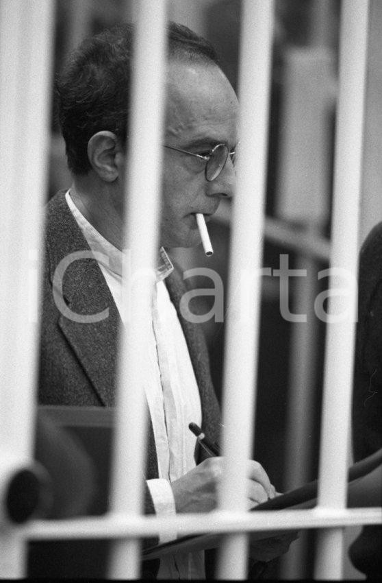 1983 TERRORISMO Processo PRIMA LINEA Piero DEL GIUDICE *NEGATIVO ORIGINALE 1 Negativo originale in bianco e nero, in formato 35mm.Per i diritti rivolgersi a ICharta.ICharta mette in vendita, sul negozio eBay e in esclusiva sul sito "icharta" il proprio archivio composto da numerose diapositive e negativi fotografici d'epoca, tutti originali e autentici.Si tratta di uno sguardo inedito sull'attualità, la politica, la vita quotidiana, il gossip e la cultura, che fotografa il cambiamento della nazione (e non solo) tra il 1890 ed il 1990 circa. Un'occasione unica per il mercato del collezionismo, che vede finalmente disponibile un archivio eccezionale per vastità, tematiche e condizioni, in un settore (il negativo fotografico e la diapositiva) di assoluta novità e dalle interessanti prospettive di investimento. CONDIZIONI:FAIR/discretoFORMATO: 35mm originale e autentica 1