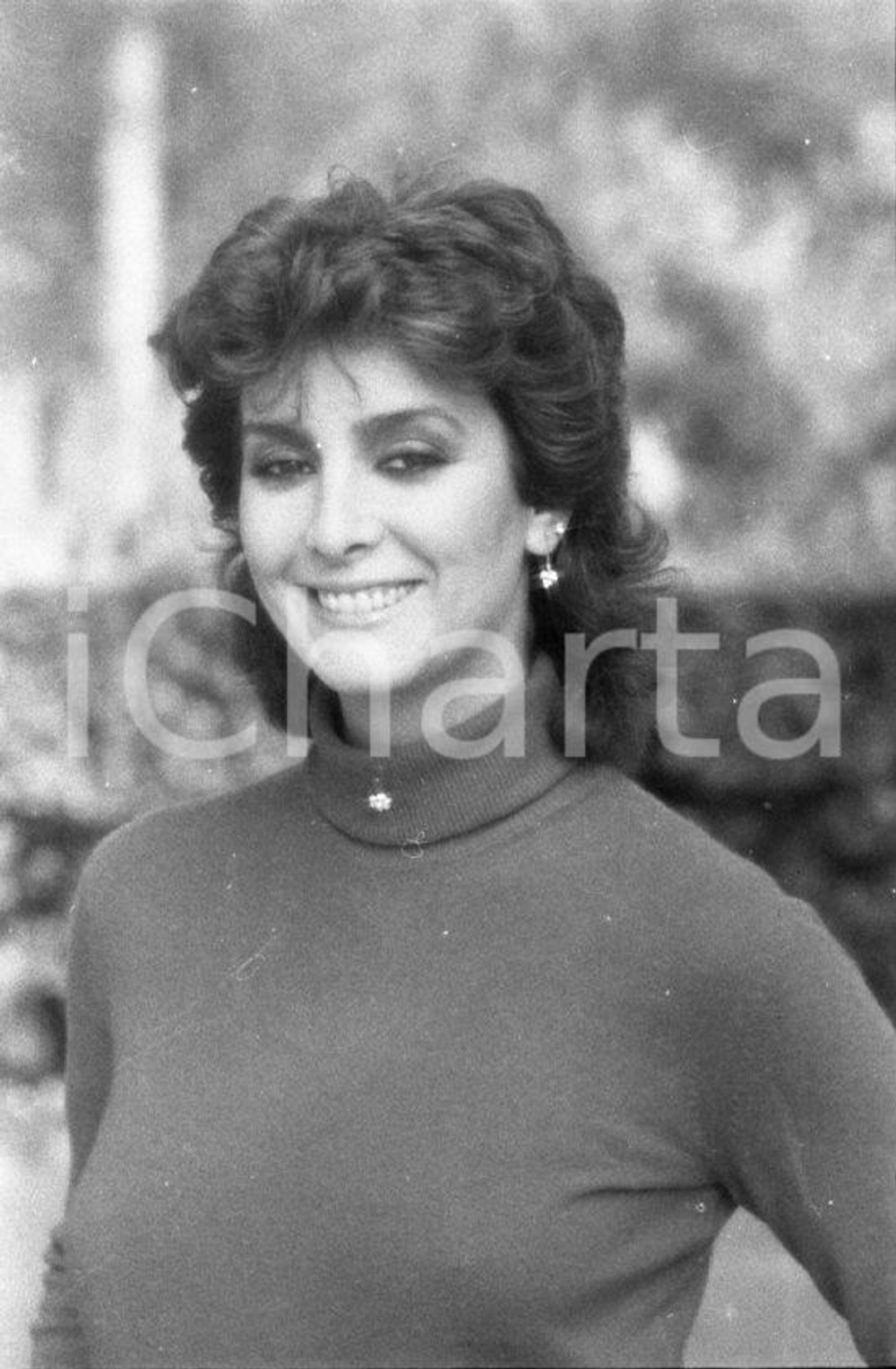 1975 ca ROMA Paola TEDESCO photoshoot *NEGATIVO ORIGINALE 19 Negativo originale in bianco e nero, in formato 35mm.Per i diritti rivolgersi a ICharta.ICharta mette in vendita, sul negozio eBay e in esclusiva sul sito "icharta" il proprio archivio composto da numerose diapositive e negativi fotografici d'epoca, tutti originali e autentici.Si tratta di uno sguardo inedito sull'attualità, la politica, la vita quotidiana, il gossip e la cultura, che fotografa il cambiamento della nazione (e non solo) tra il 1890 ed il 1990 circa. Un'occasione unica per il mercato del collezionismo, che vede finalmente disponibile un archivio eccezionale per vastità, tematiche e condizioni, in un settore (il negativo fotografico e la diapositiva) di assoluta novità e dalle interessanti prospettive di investimento. CONDIZIONI:FAIR/discretoFORMATO: 35mm originale e autentica 1
