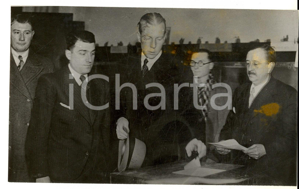 Fotografia d epoca originale 1945 ca BRUXELLES Reggente Carlo Teodoro del BELGIO alle urne RIPRODUZIONE 1