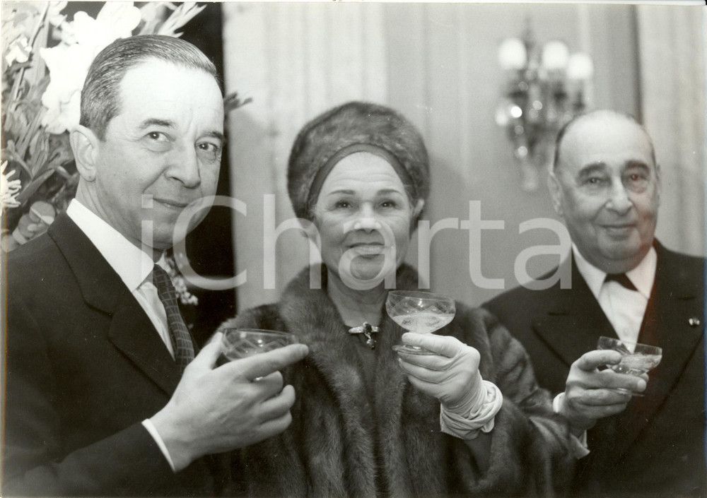 Fotografia d epoca originale 1962 PARIS Elvire POPESCO Maurice DRUON e Alfred PASQUALI LA CONTESSA 2 1