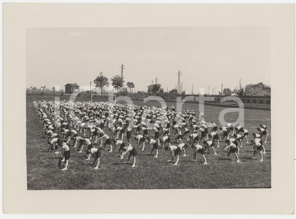Fotografia d epoca originale 1940 ca ITALIA  Balilla  Esercizi ginnici in campagna 1 Foto 23x17 cm 1