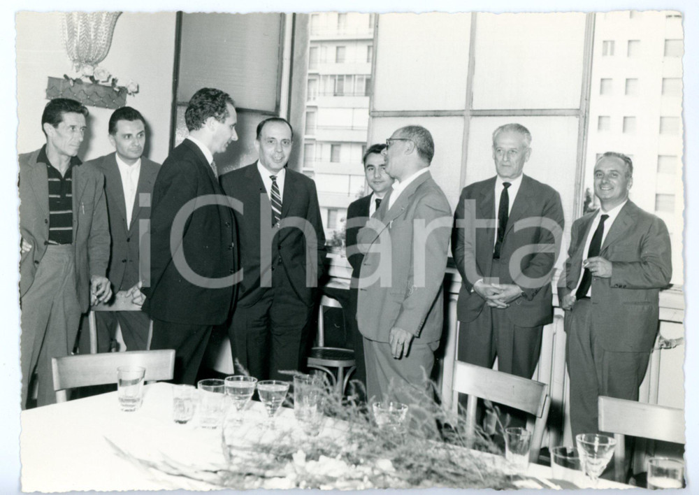 Fotografia d epoca originale 1957 MILANO ALFA ROMEO Festeggiamenti per congedo Ugo FABBRI  Foto 17x12 cm 1