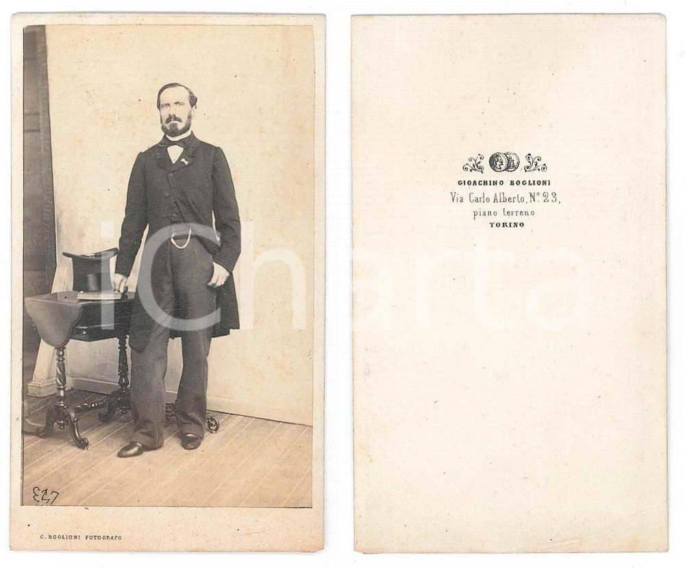 Fotografia d epoca originale 1870 ca TORINO Uomo in piedi con cilindro Foto Gioachino BOGLIONI CDV 1