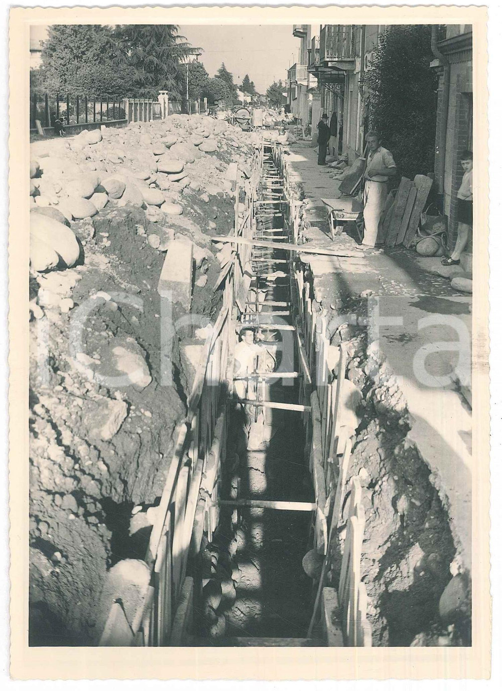 Fotografia d epoca originale 1960 ca BIELLA Cantiere stradale  Sbadacchiatura Foto BINI animata 13x18 2 1